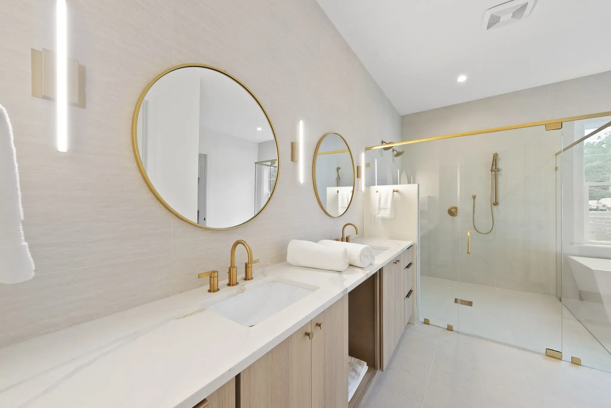 203 Red Cardinal Court, primary bath
